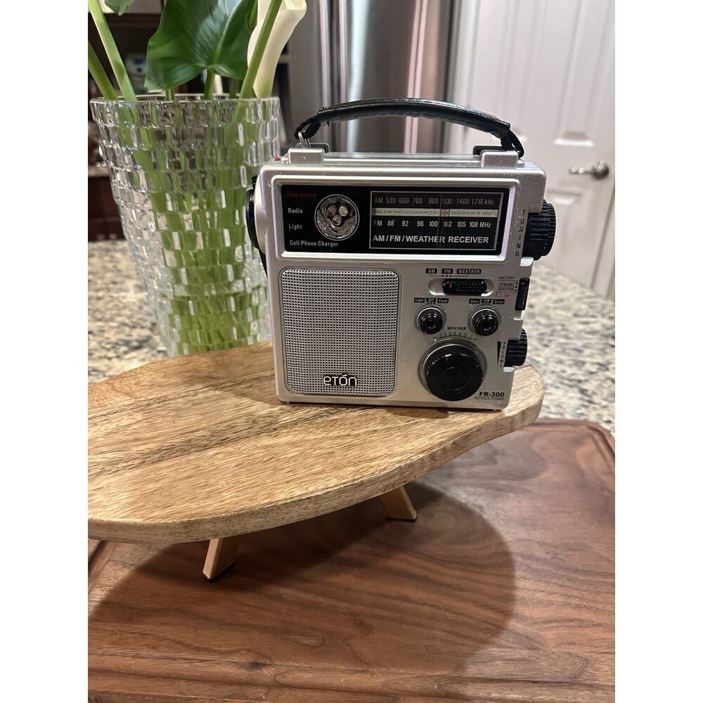 L.L. Bean Hand Crank Battery ETON FR300 Multi-Purpose AM/FM/TV-VHF Radio Weather